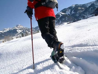  Deja su huella en las raquetas de nieve